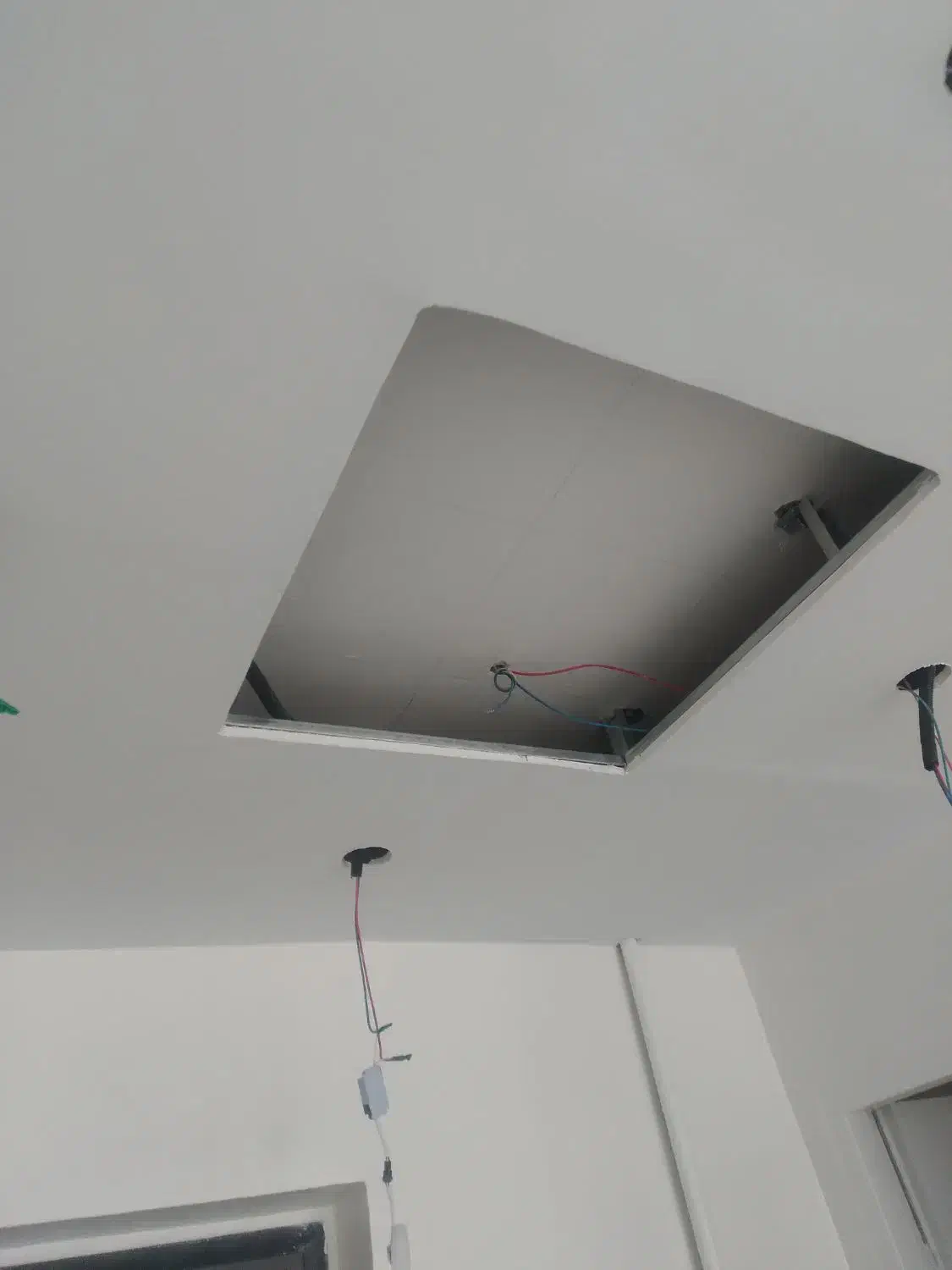 نیروی ساده و نیمه ماهر برق|استخدام معماری، عمران و ساختمانی|پردیس, فاز ۱۱|دیوار