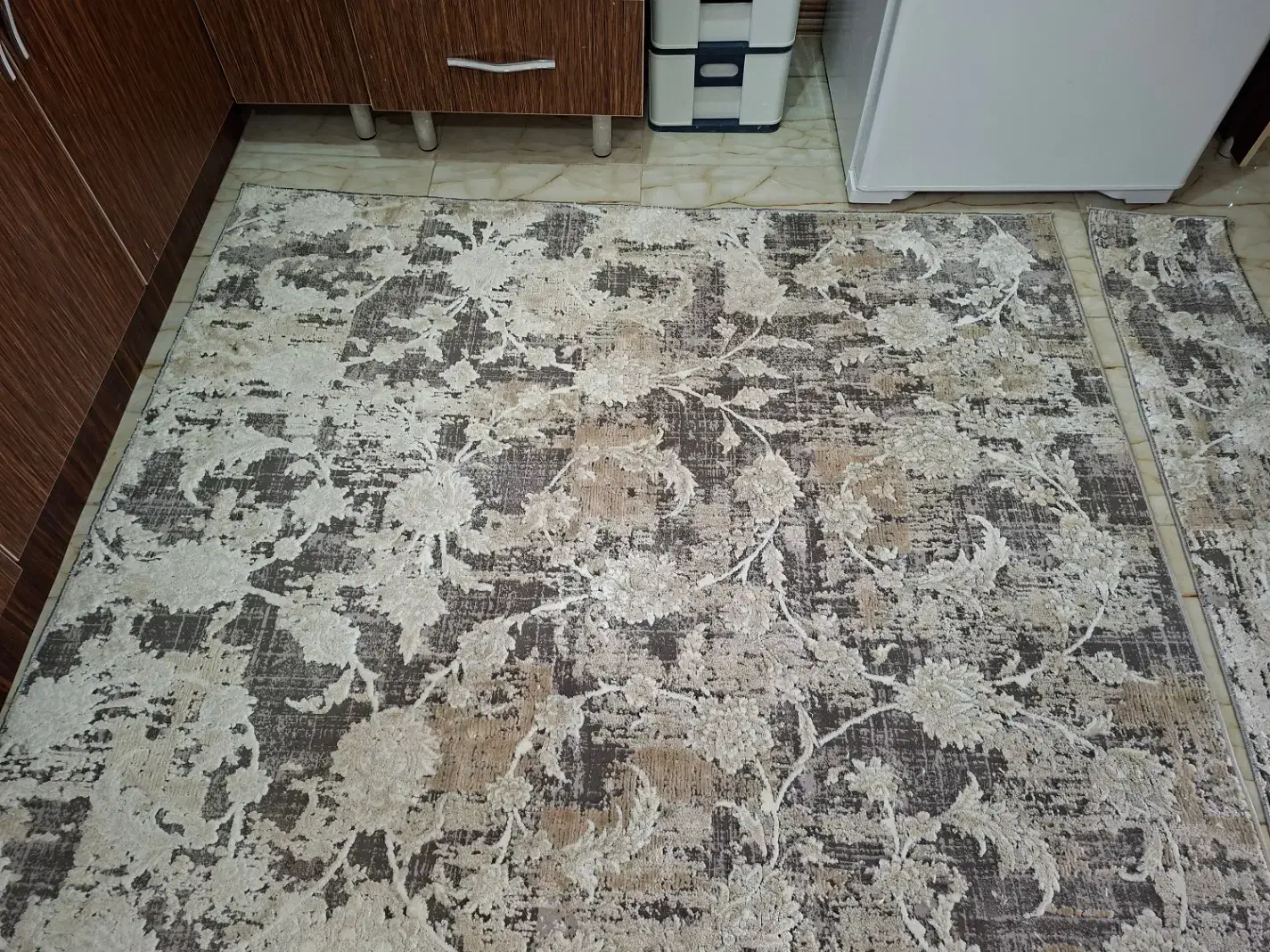 فروش دو تخته فرش و یک تخته فرش موکتی|فرش|دهگلان, |دیوار