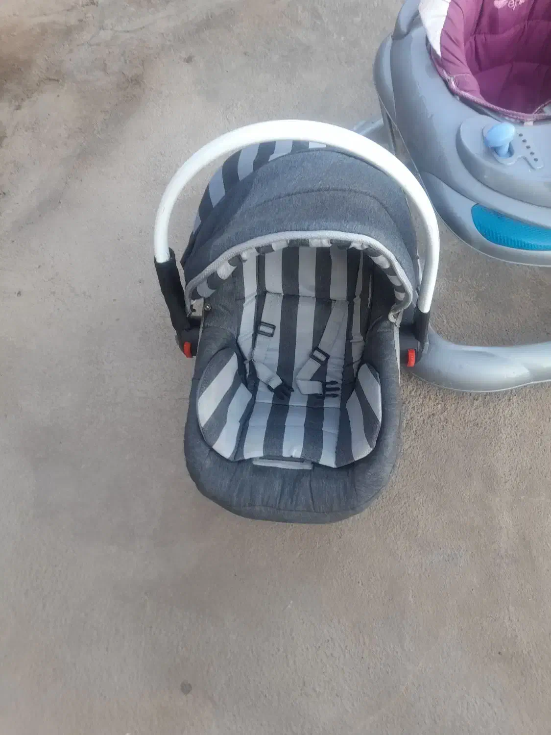 یک عدد کرییر|کالسکه و لوازم جانبی|سلماس, |دیوار