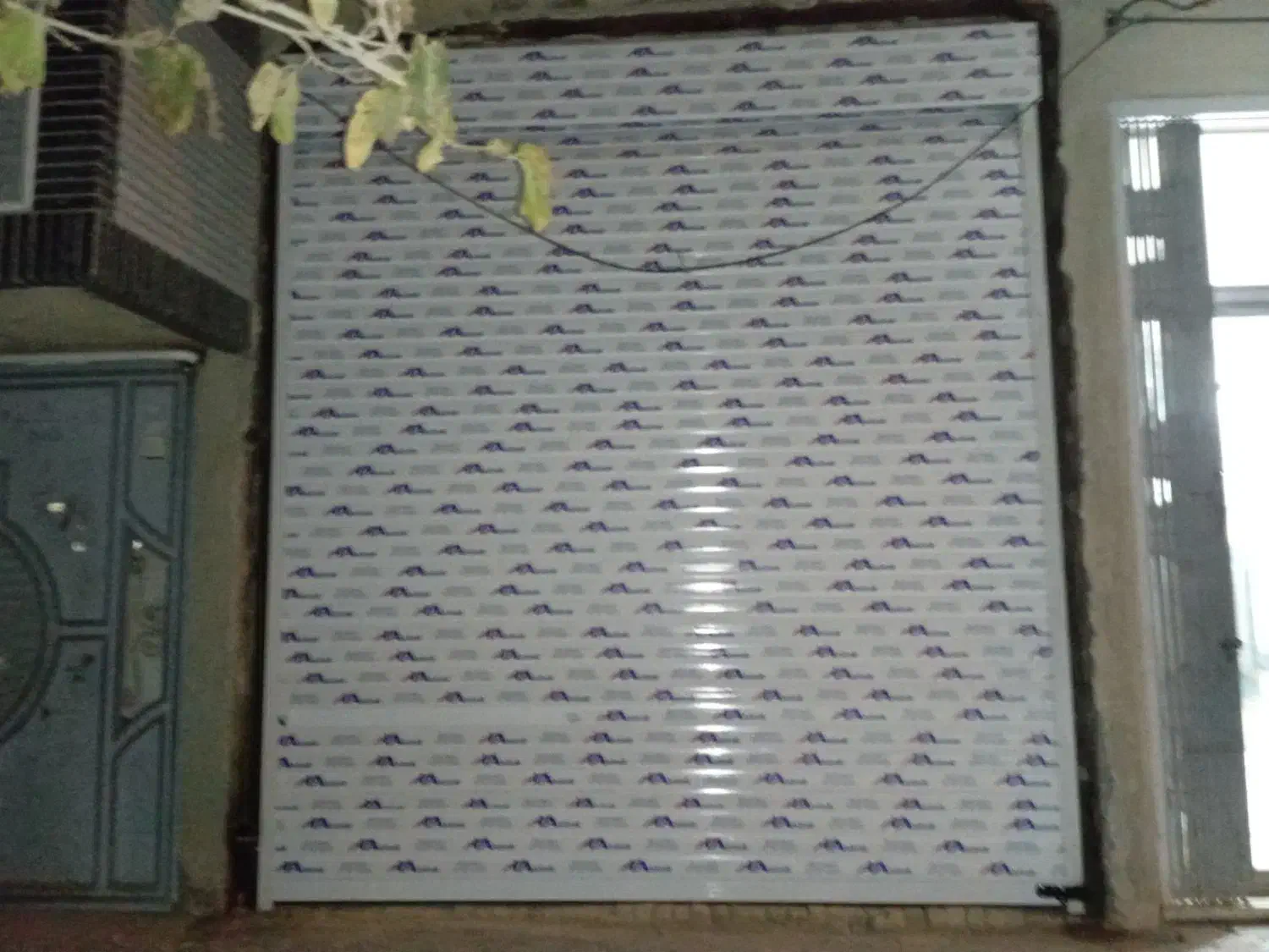 تعمیر و نصب انواع درب های کرکره ای و شیشه سکوریت|خدمات پیشه و مهارت|زاهدان, |دیوار