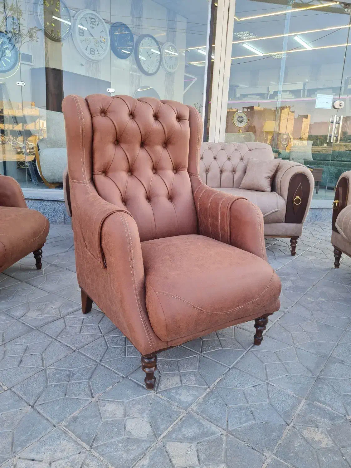 مبل چستر ( جدید ) کرم و قهوه ای|مبلمان خانگی و میز عسلی|بیرجند, |دیوار