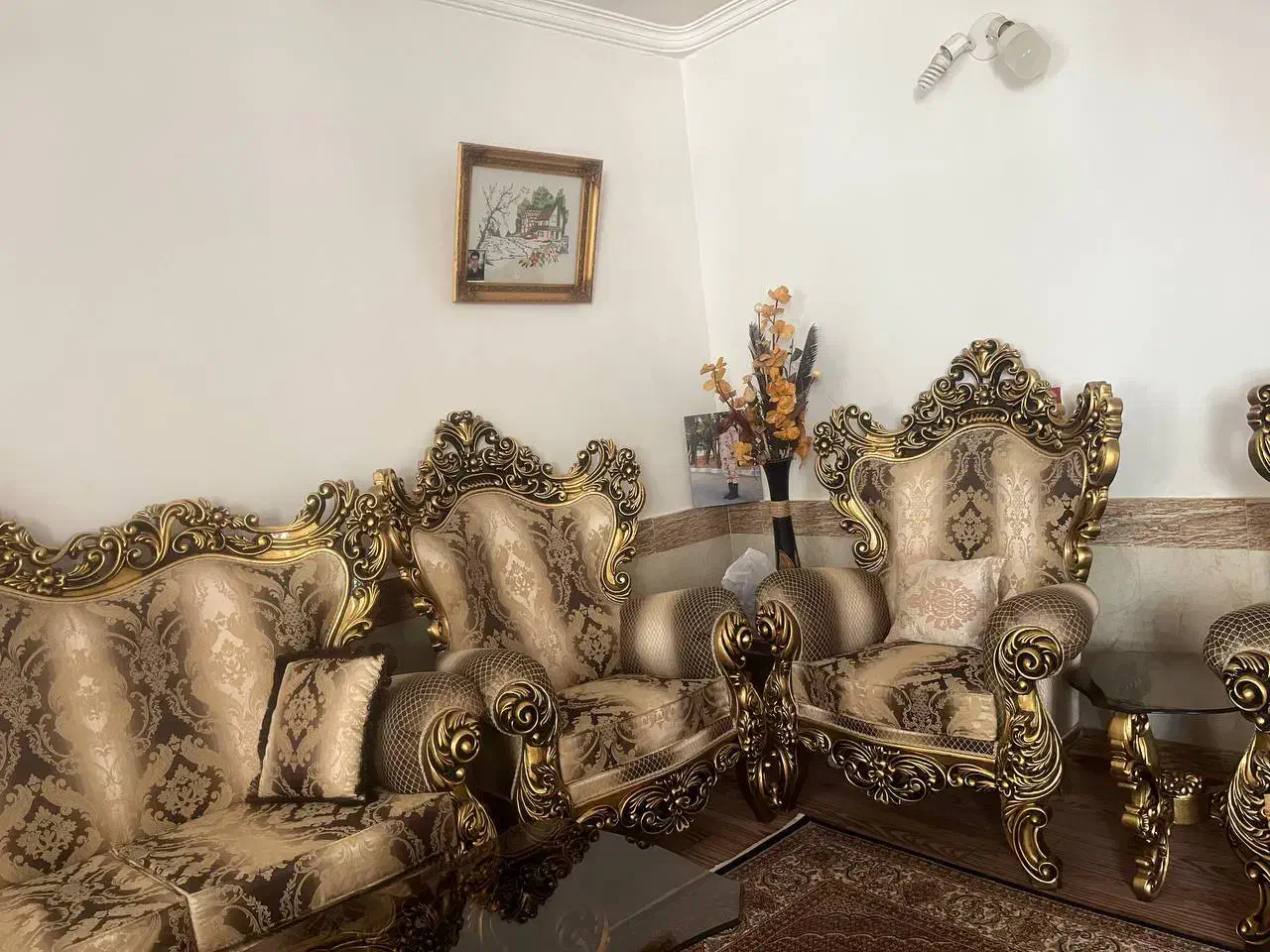 مبل سلطنتی ۹نفره با سه تامیز عسلی قیمت۳۰میلیون|مبلمان خانگی و میز عسلی|مرند, |دیوار