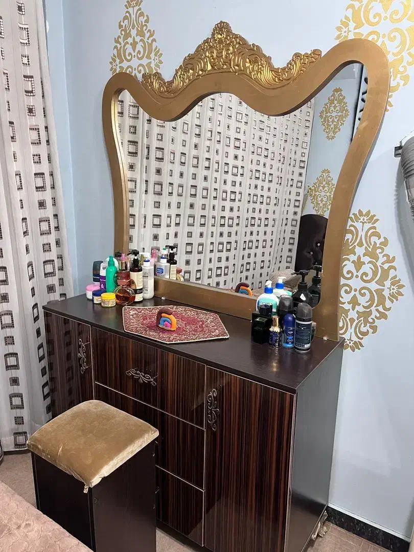 فروش چرخ خیاطی و تختخواب|چرخ خیاطی و ریسندگی|بوکان, |دیوار