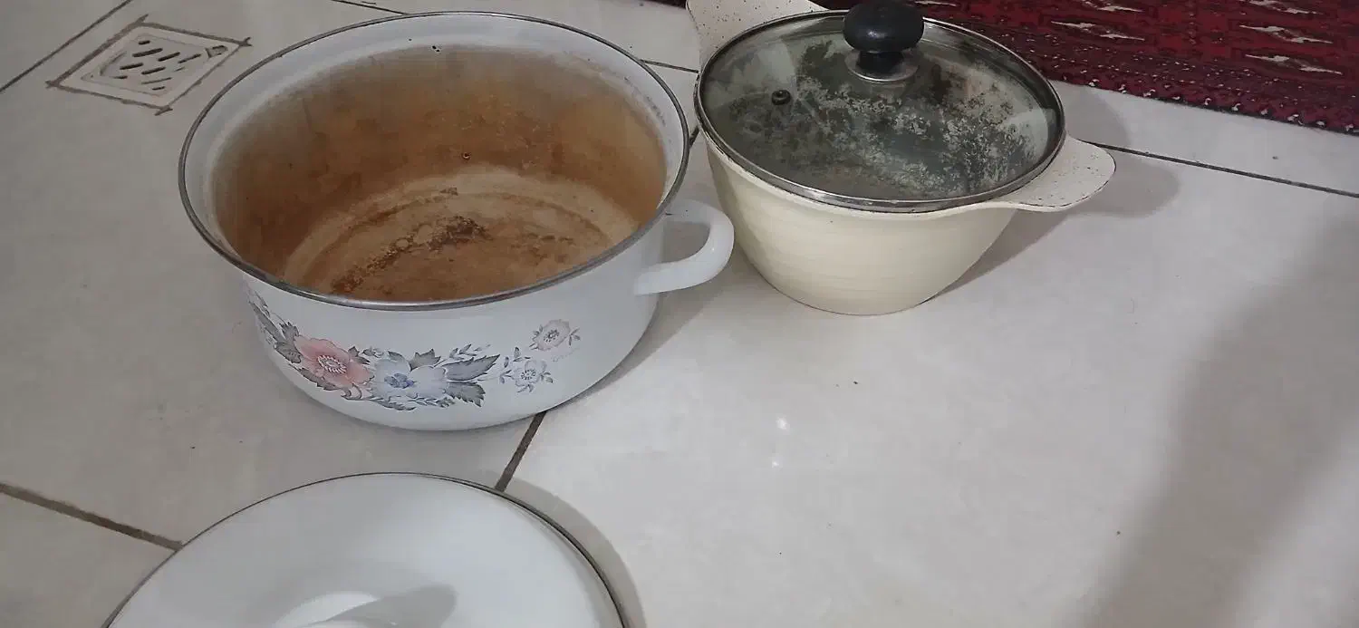 قابلمه و ظرف|ظروف پخت‌وپز|تربت جام, مطهری|دیوار