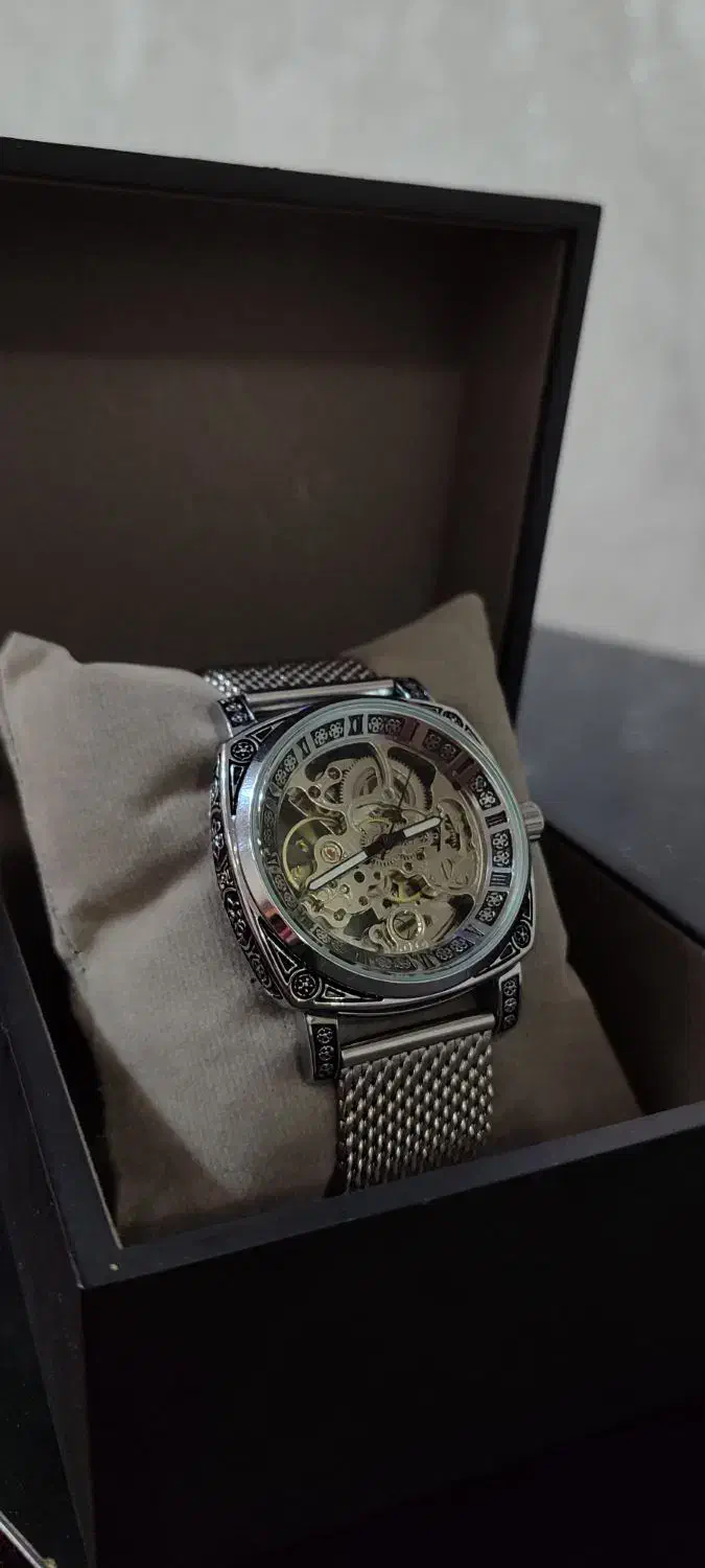 ساعت مچی|ساعت|قرچک, زیبا شهر|دیوار