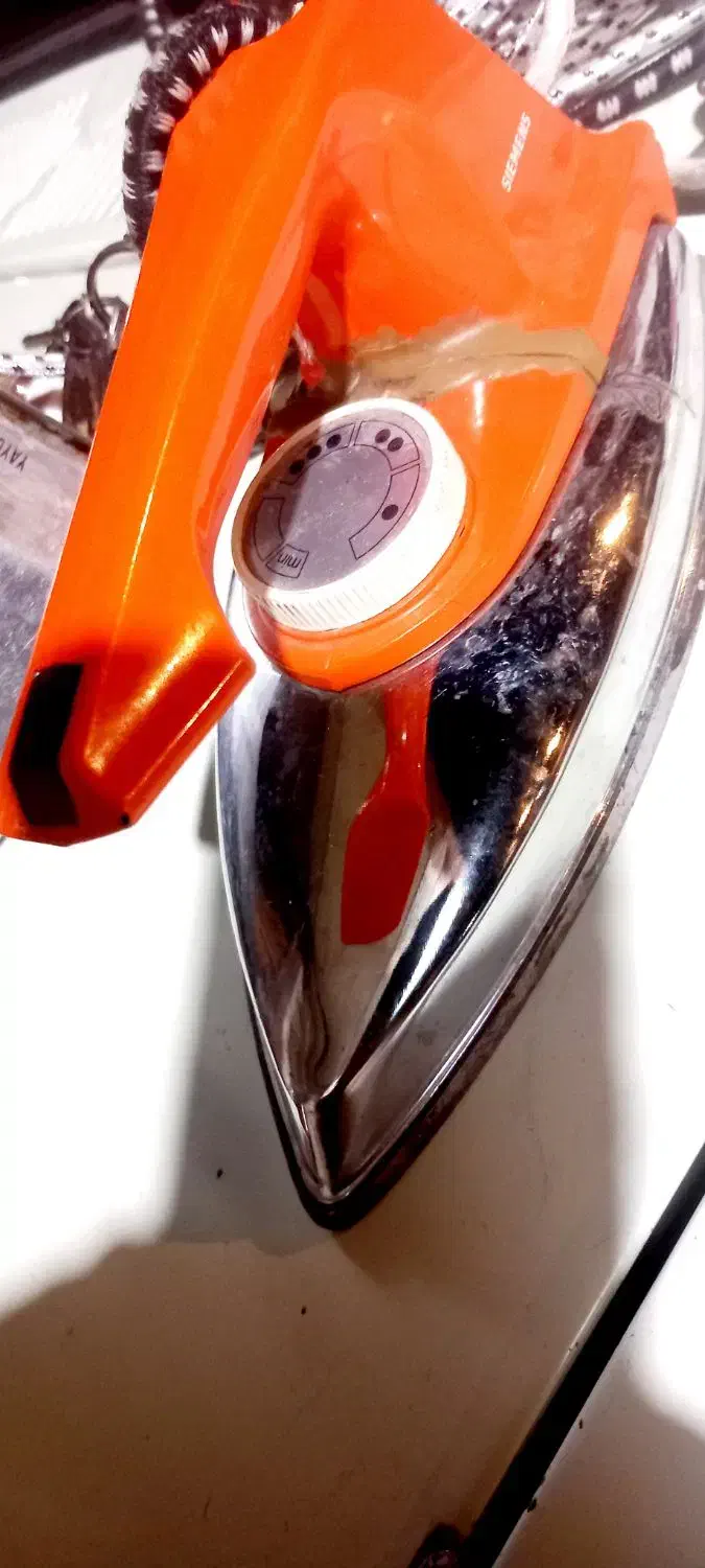 دو عدد اتو قدیمی.  ژاپن.  سالم|اتو و لوازم اتو|جهرم, |دیوار