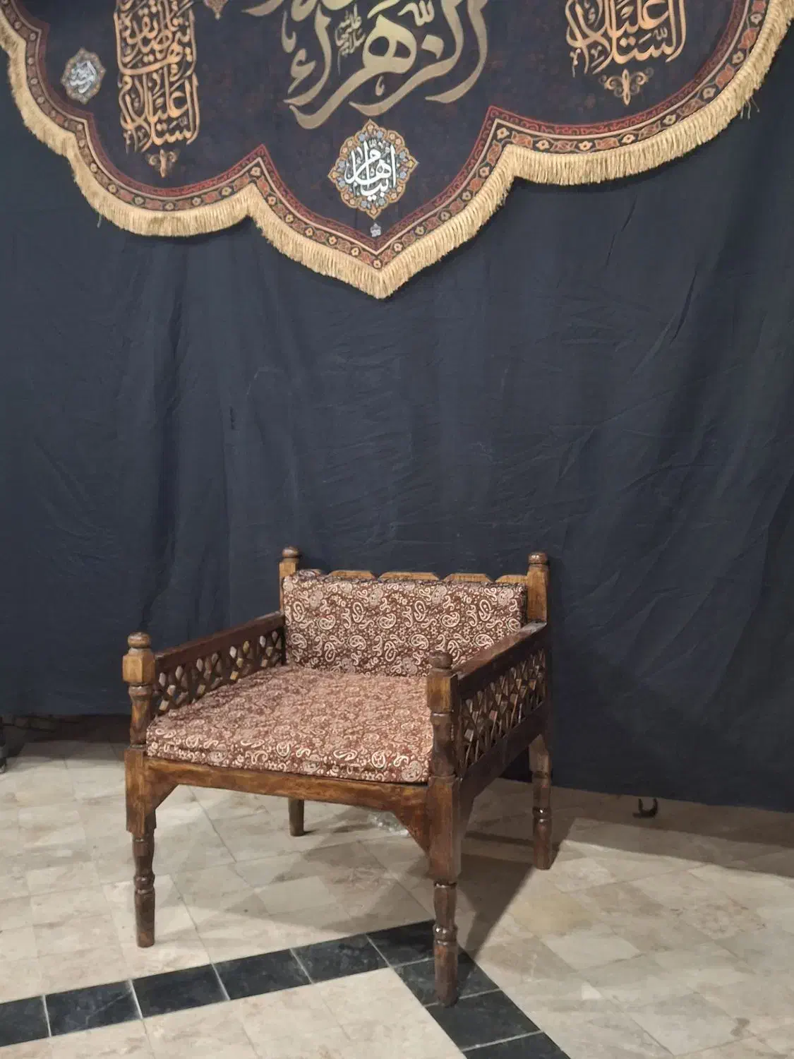 صندلی چوبی با تشک (نو)|صندلی و نیمکت|تفت, |دیوار