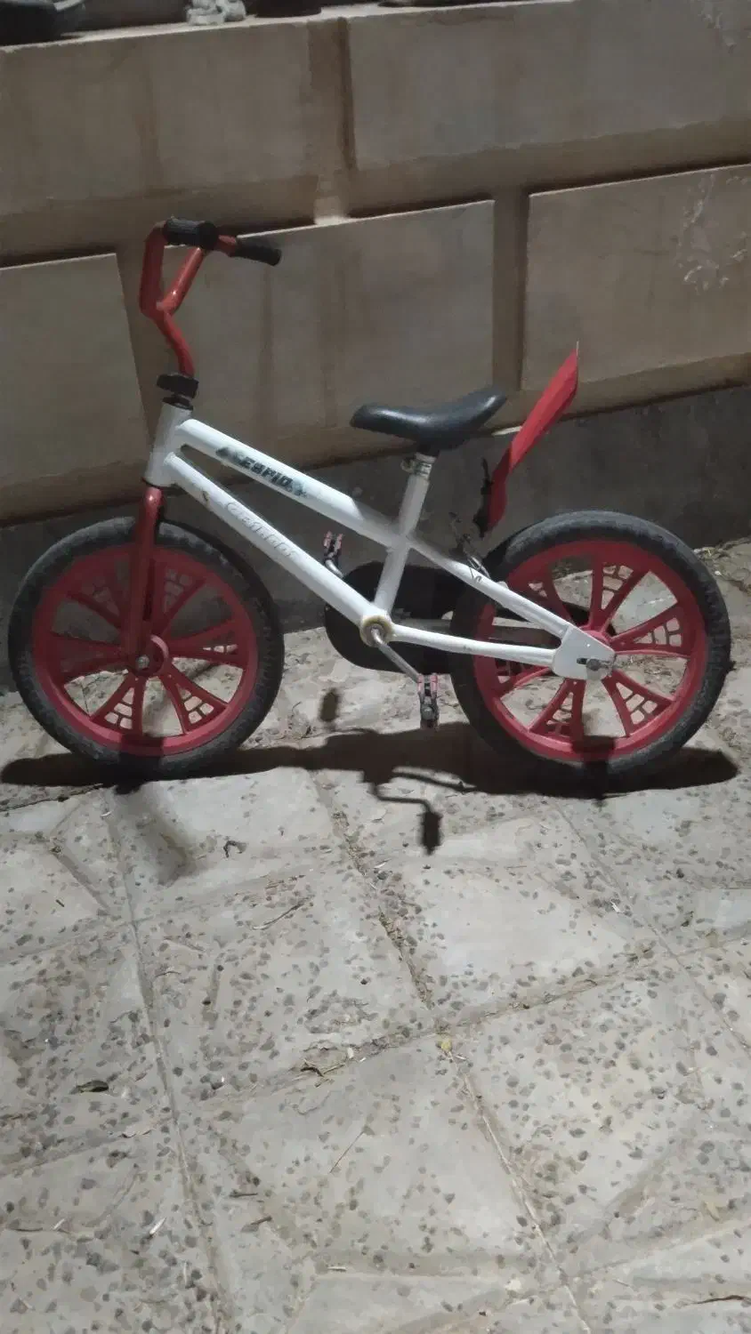 دوچرخه|اسباببازی بچه|بم, |دیوار