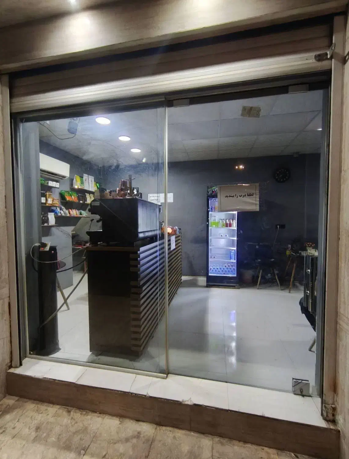 نیازمند کار جو خانم در کافه|استخدام خدمات فروشگاه و رستوران|اهواز, کیانشهر|دیوار