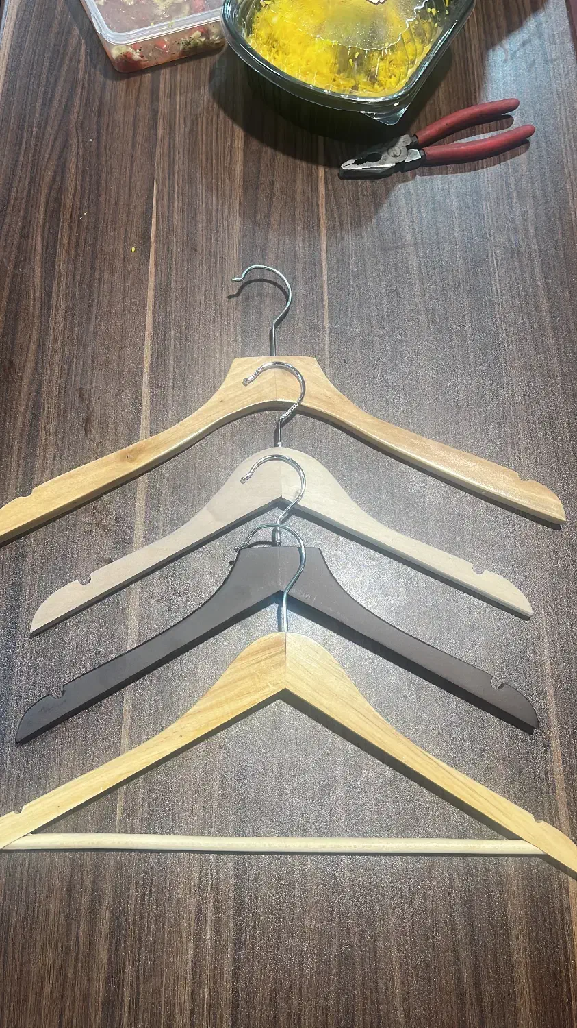 چوبکار چوبی چوب لباس|بندرخت و رخت‌آویز|اصفهان, نقش جهان|دیوار