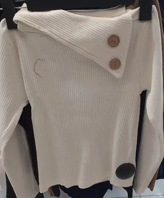 کراپ یقه کج کبریتی|لباس|کاشان, پا نخل|دیوار