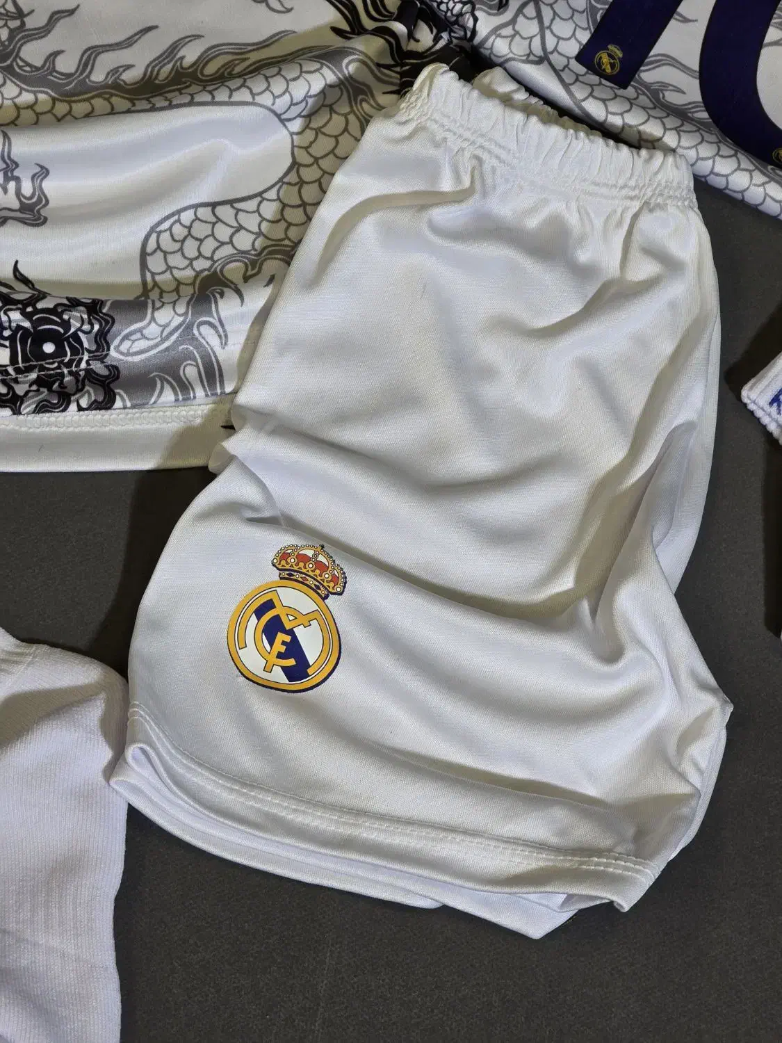 کیت رئال مادرید سایز ۴ تا ۱۴ سال|کفش و لباس بچه|تهران, شمیران‌نو|دیوار