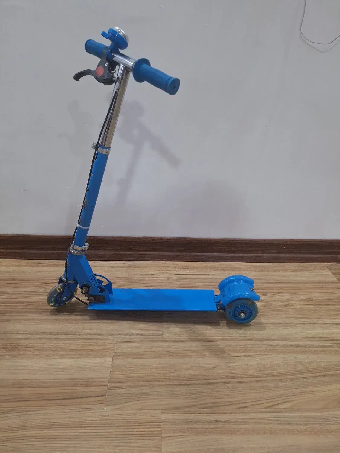 اسکوتر|دوچرخه، اسکیت، اسکوتر|دورود, |دیوار