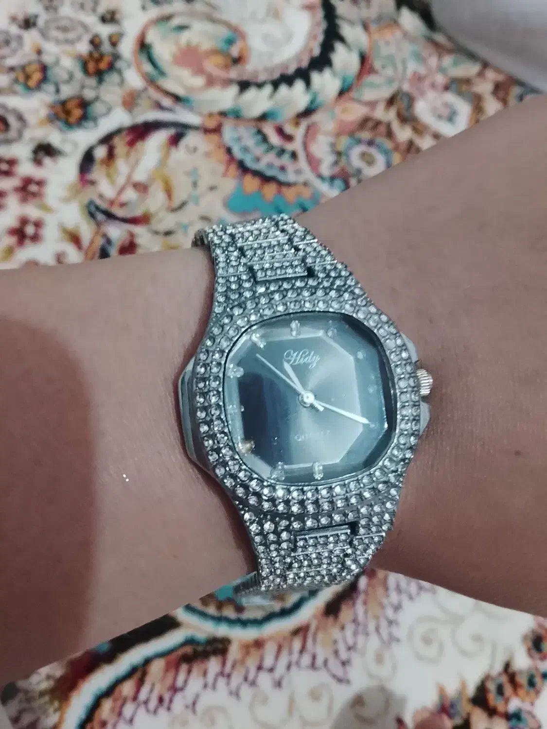 ساعت نگین دار|ساعت|هشتگرد, فاز ۱ مهستان|دیوار