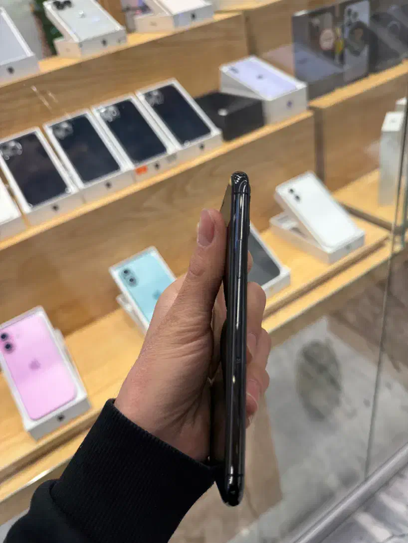 اپل iphone 11 Pro با حافظه 64|موبایل|تهران, صادقیه|دیوار
