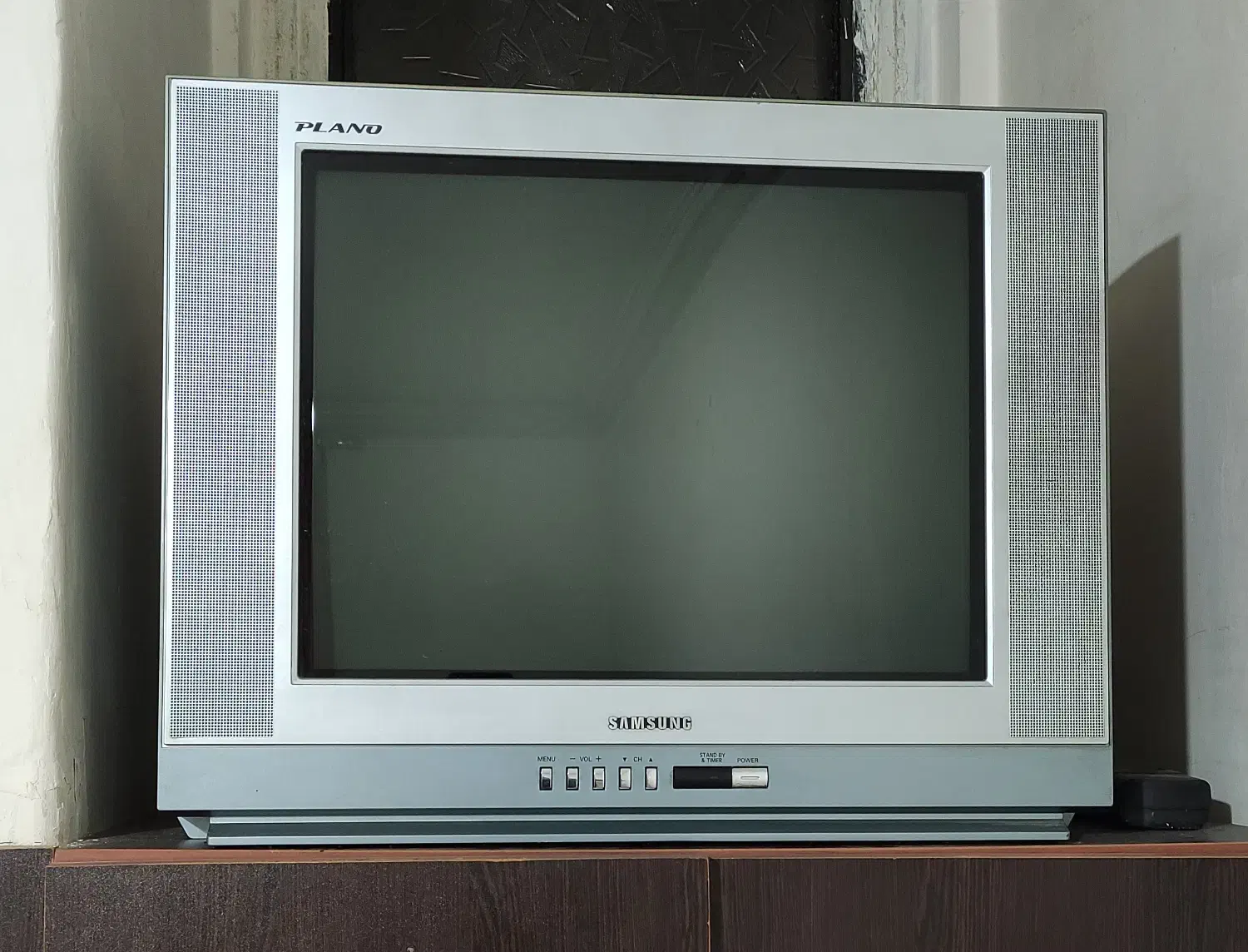 تلویزیون ۲۱ اینچ|تلویزیون و پروژکتور|رشت, گلسار|دیوار