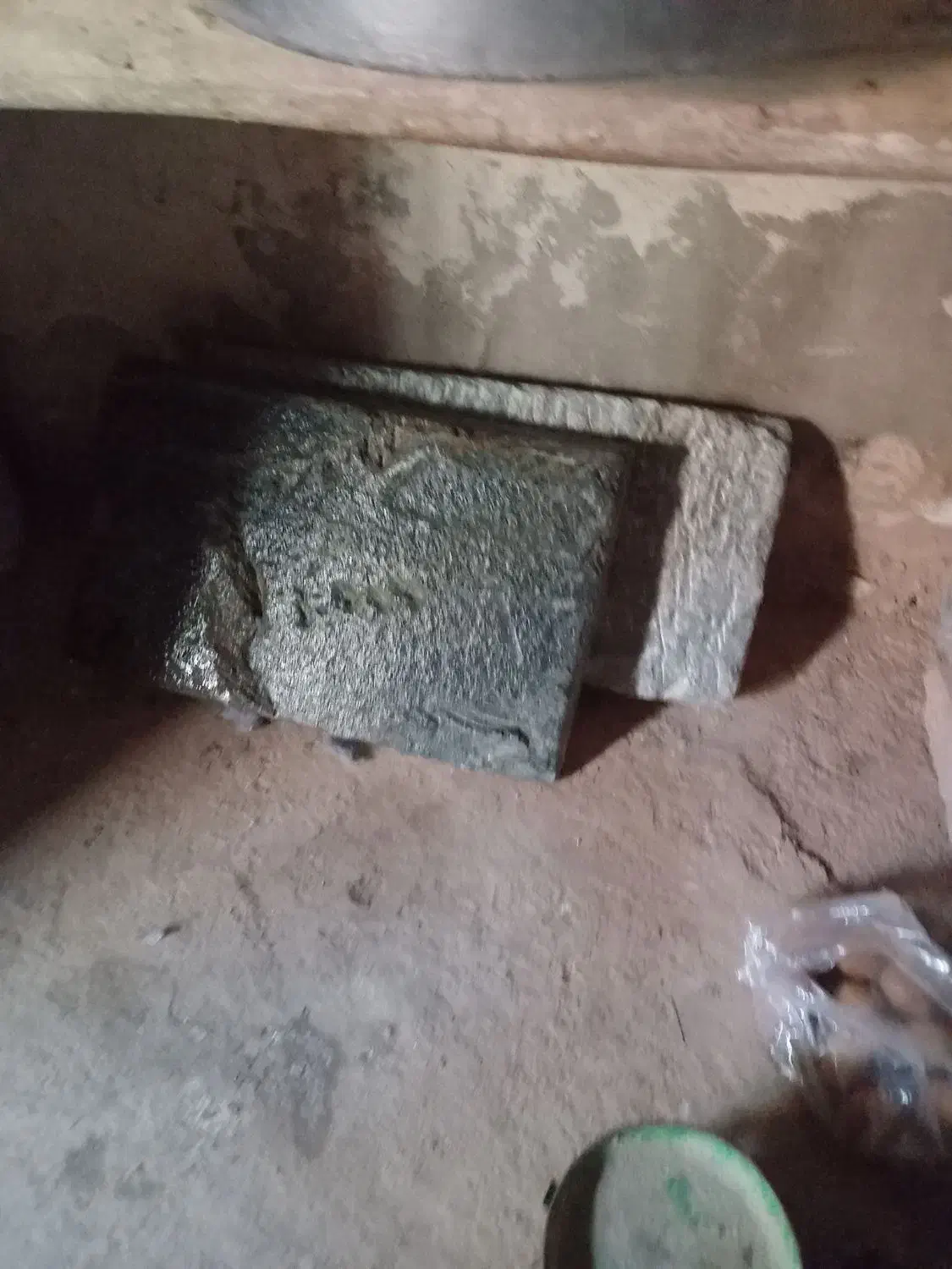 عکس سنگ قدیمی|کلکسیون اشیاء عتیقه|چناران, |دیوار