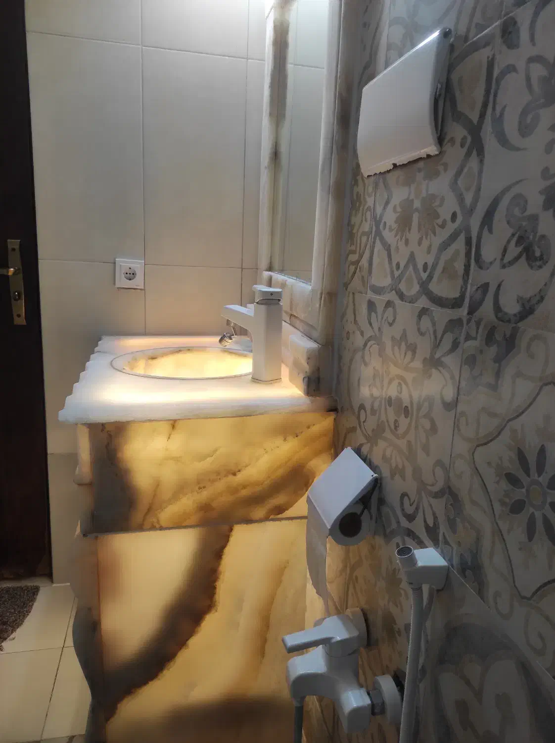 روشویی سنگ مرمر|لوازم سرویس بهداشتی|قائمشهر, |دیوار