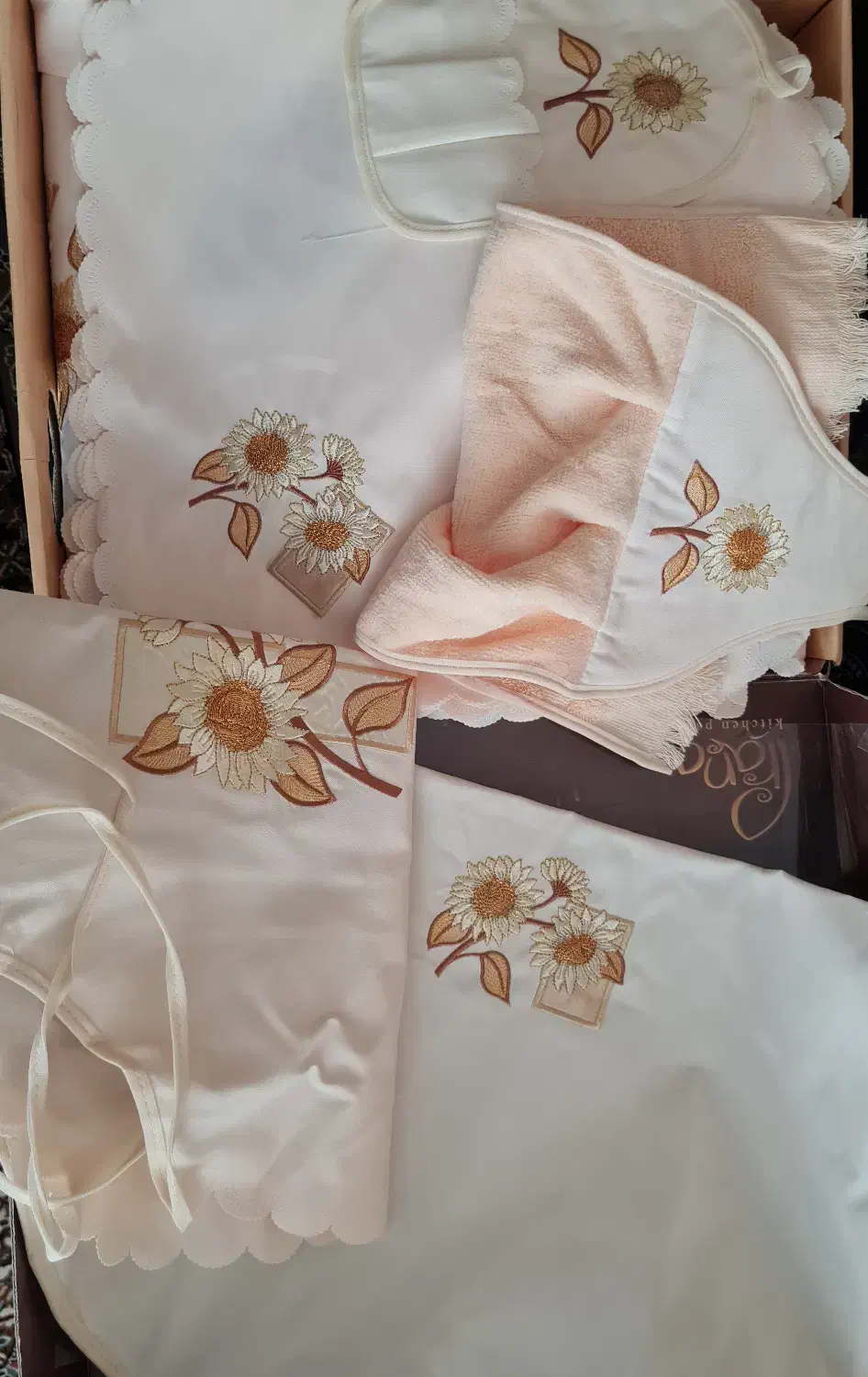 سرویس پارچهای آشپزخانه ۴۰ پارچه|سفره، حوله، دستمال آشپزخانه|مشهد, نیروی هوایی|دیوار