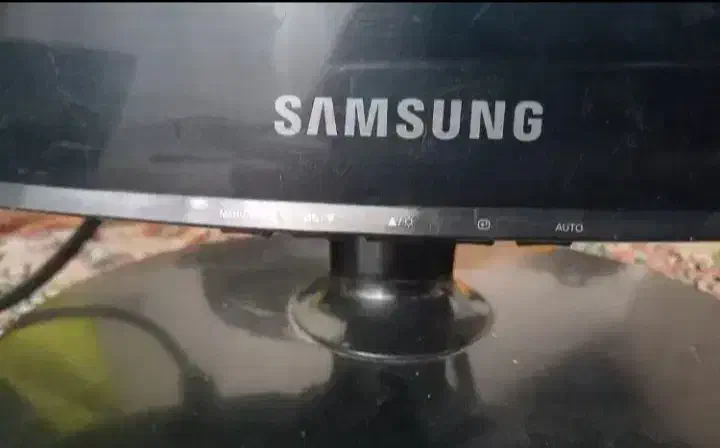 مانیتور سامسونگ.  درحدنو سالم|قطعات و لوازم جانبی رایانه|همدان, |دیوار