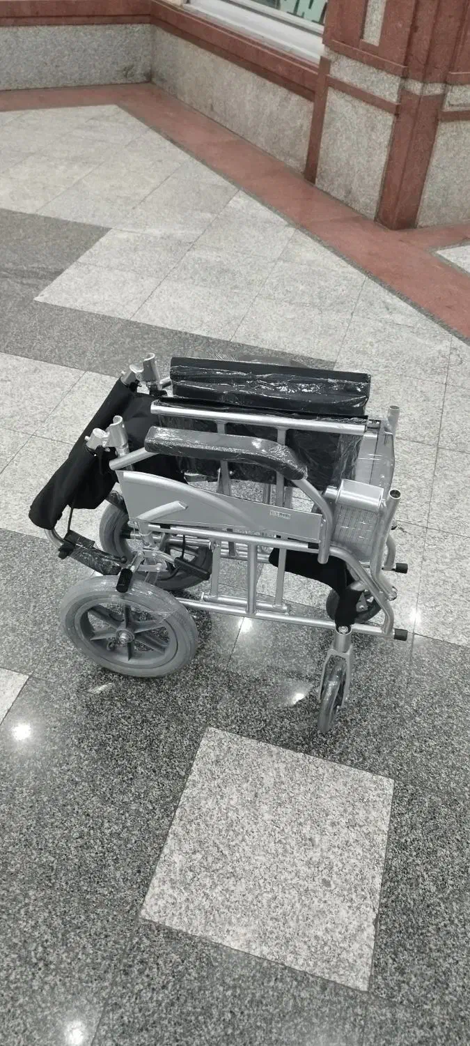 ویلچر طوسی مشکی بدنه آلومینیم چرخ ۱۲ ژله ای آکبند|آرایشی، بهداشتی، درمانی|تهران, ستارخان|دیوار