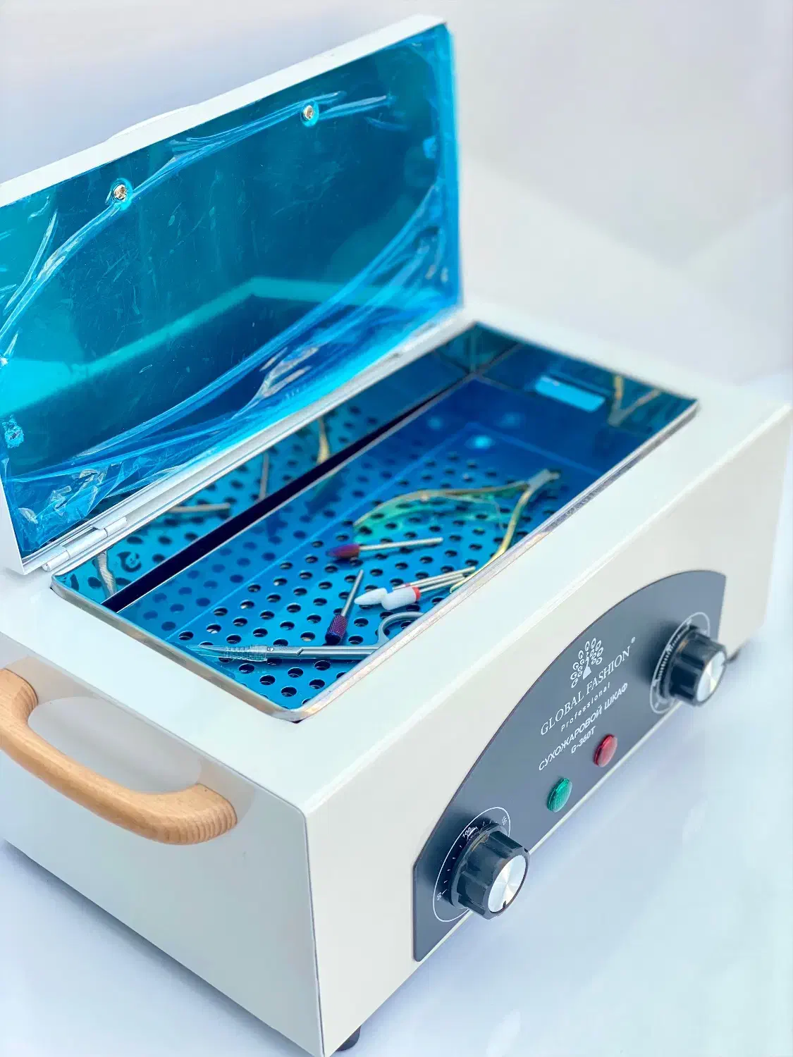 دستگاه استریل|آرایشگاه و سالن‌های زیبایی|اردبیل, |دیوار