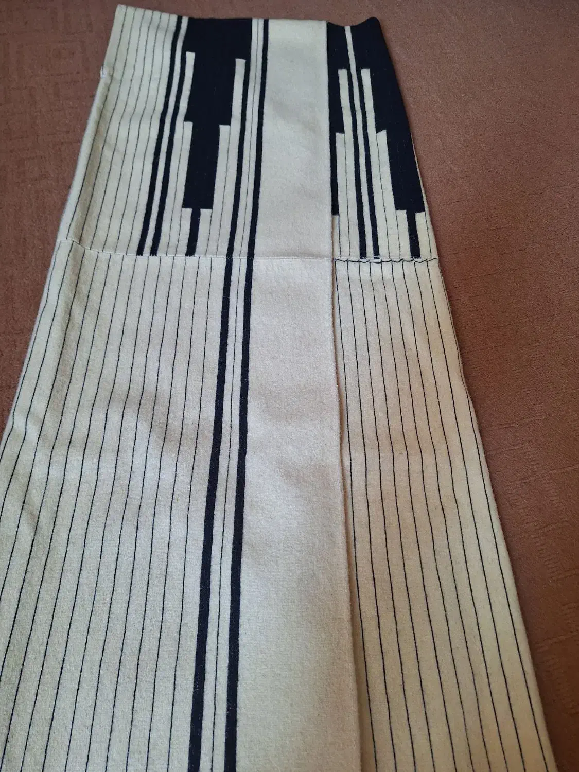 لباس مردانه|لباس|بازفت, |دیوار