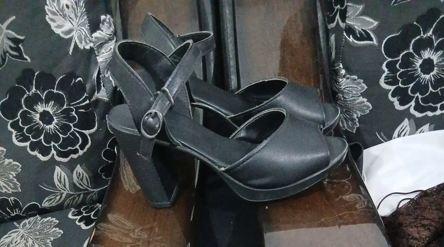 یک عدد کفش پاشنه دار زنانه شماره ۳۸|کیف، کفش، کمربند|شیراز, سلطان آباد|دیوار