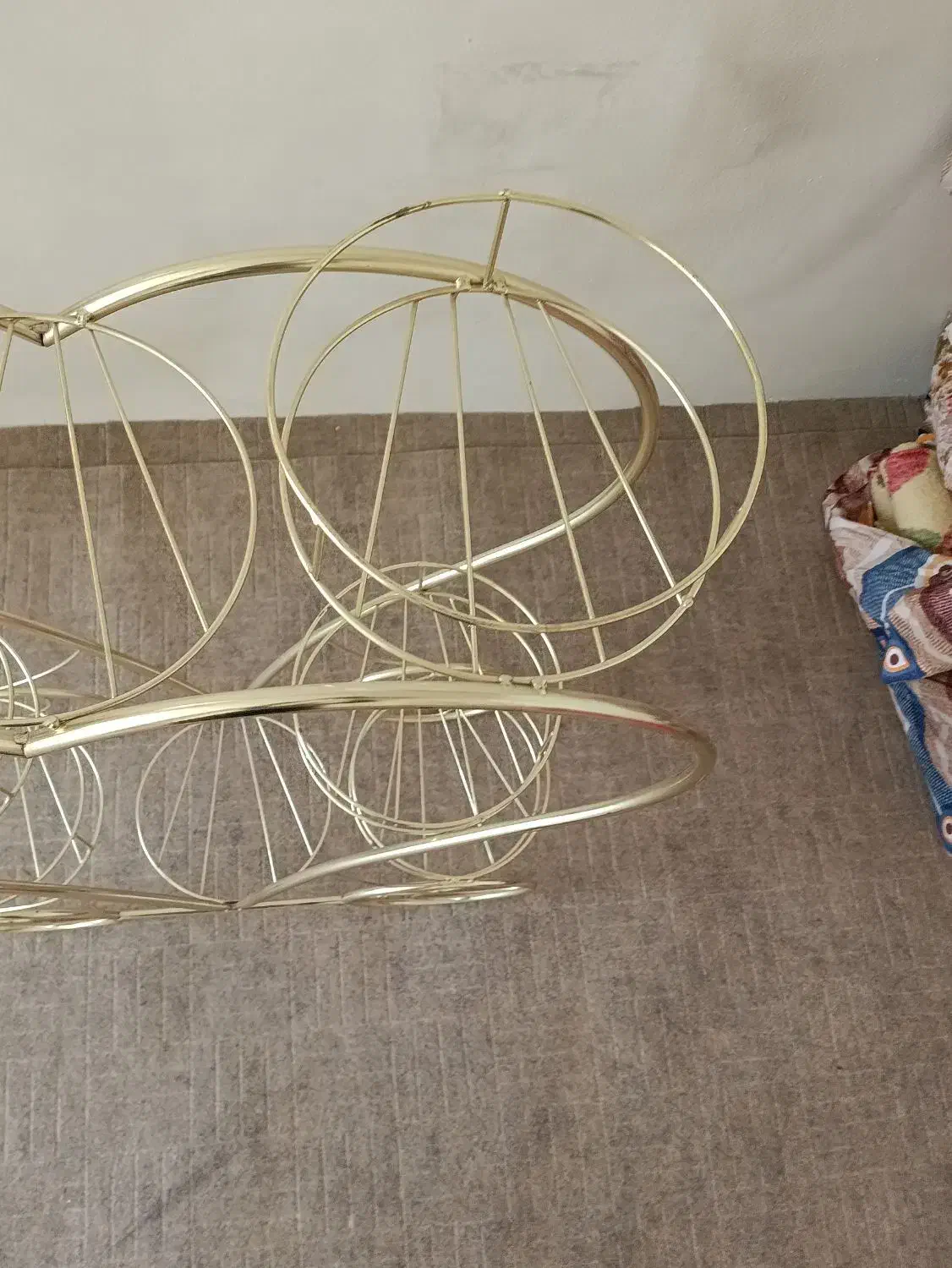 استند گلدان طلایی|صنایع دستی و سایر لوازم تزئینی|ری, صفاییه (چشمه علی)|دیوار