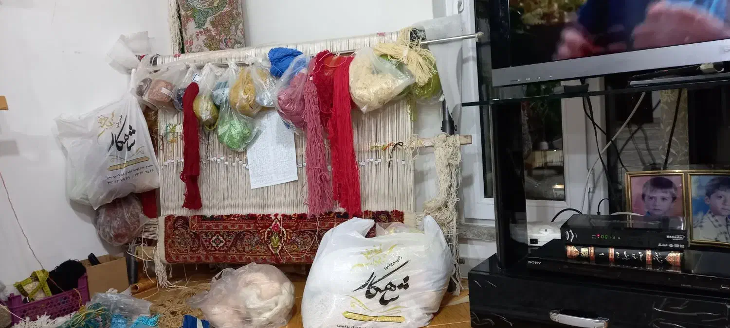 دار قالی با فرش|فرش|سنندج, |دیوار