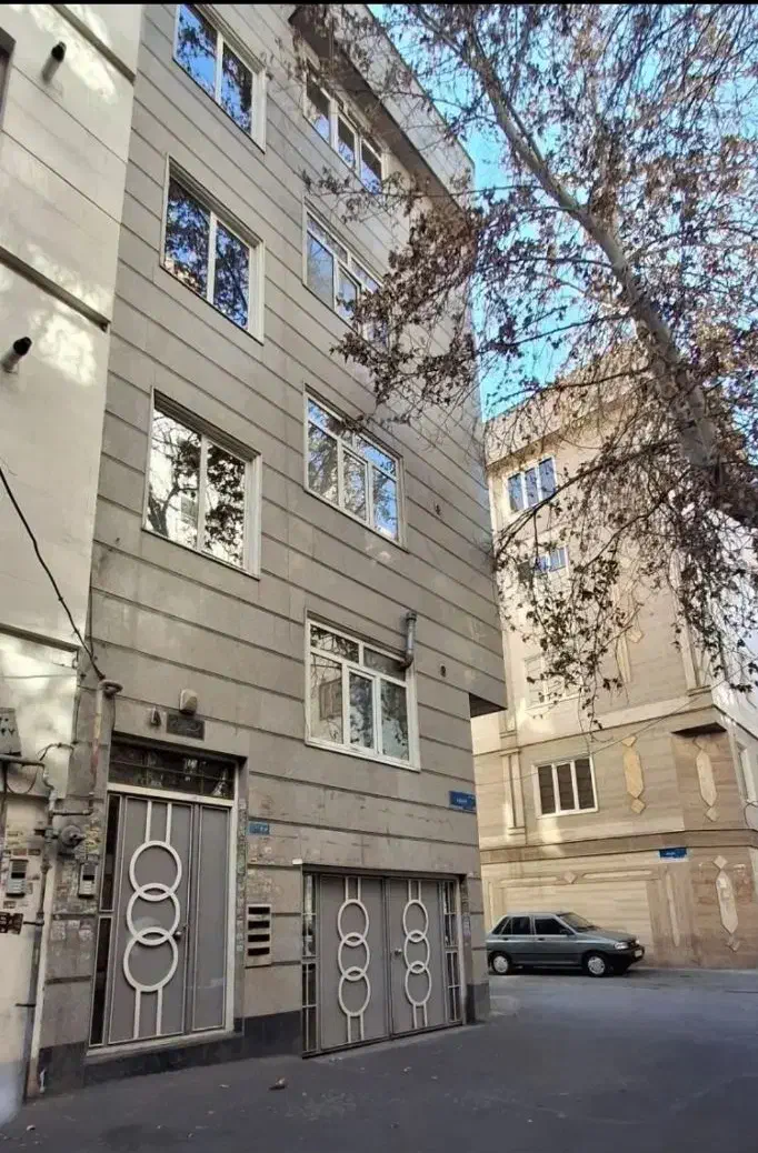 واحد ۶۱ متری طبقه ۳ با پارکینگ سندی