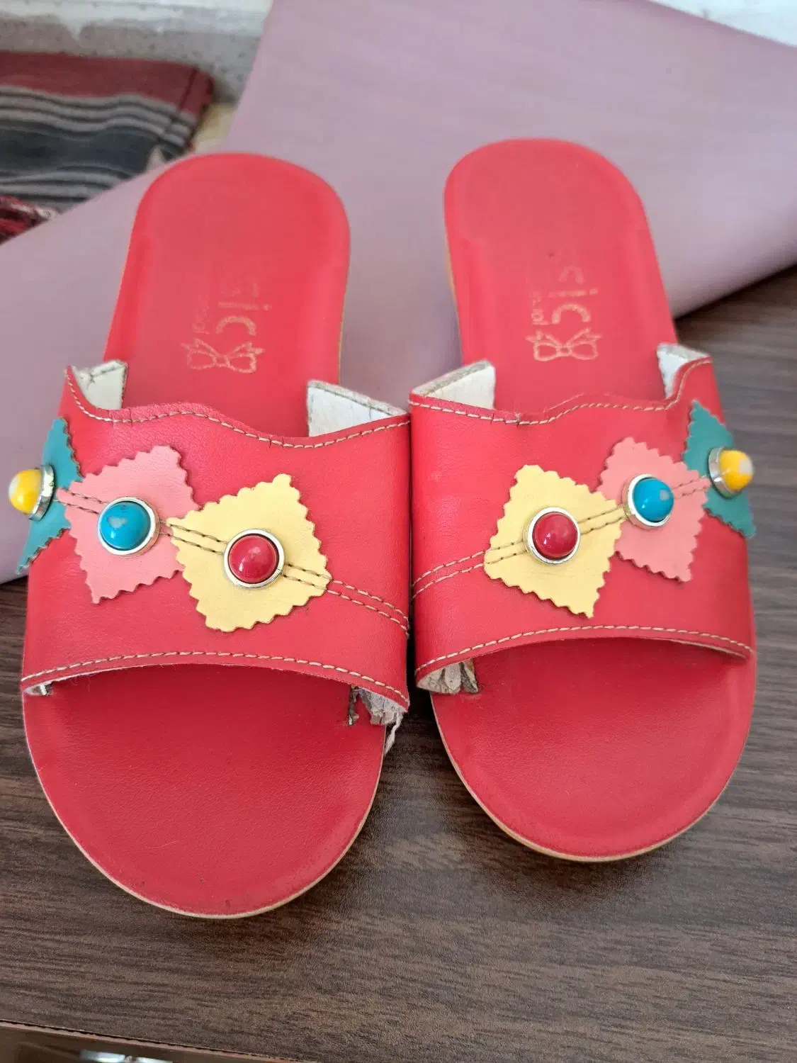 تعدادی کفش|کیف، کفش، کمربند|زنجان, |دیوار