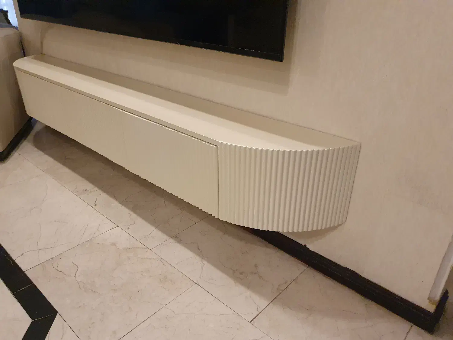 میز تلویزیون دارای ۳ کشو یکسان|میز تلویزیون|تهران, محمودیه|دیوار