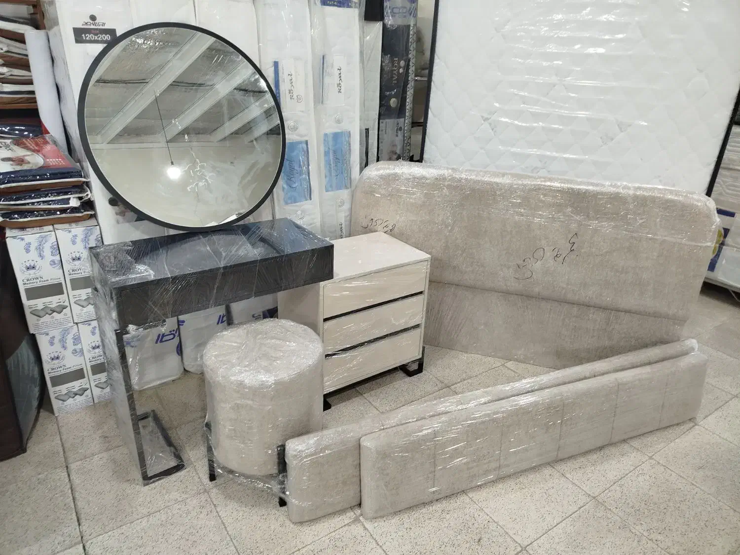 مینی مال .باکس هتلی|تخت و سرویس خواب|اصفهان, طاحونه|دیوار