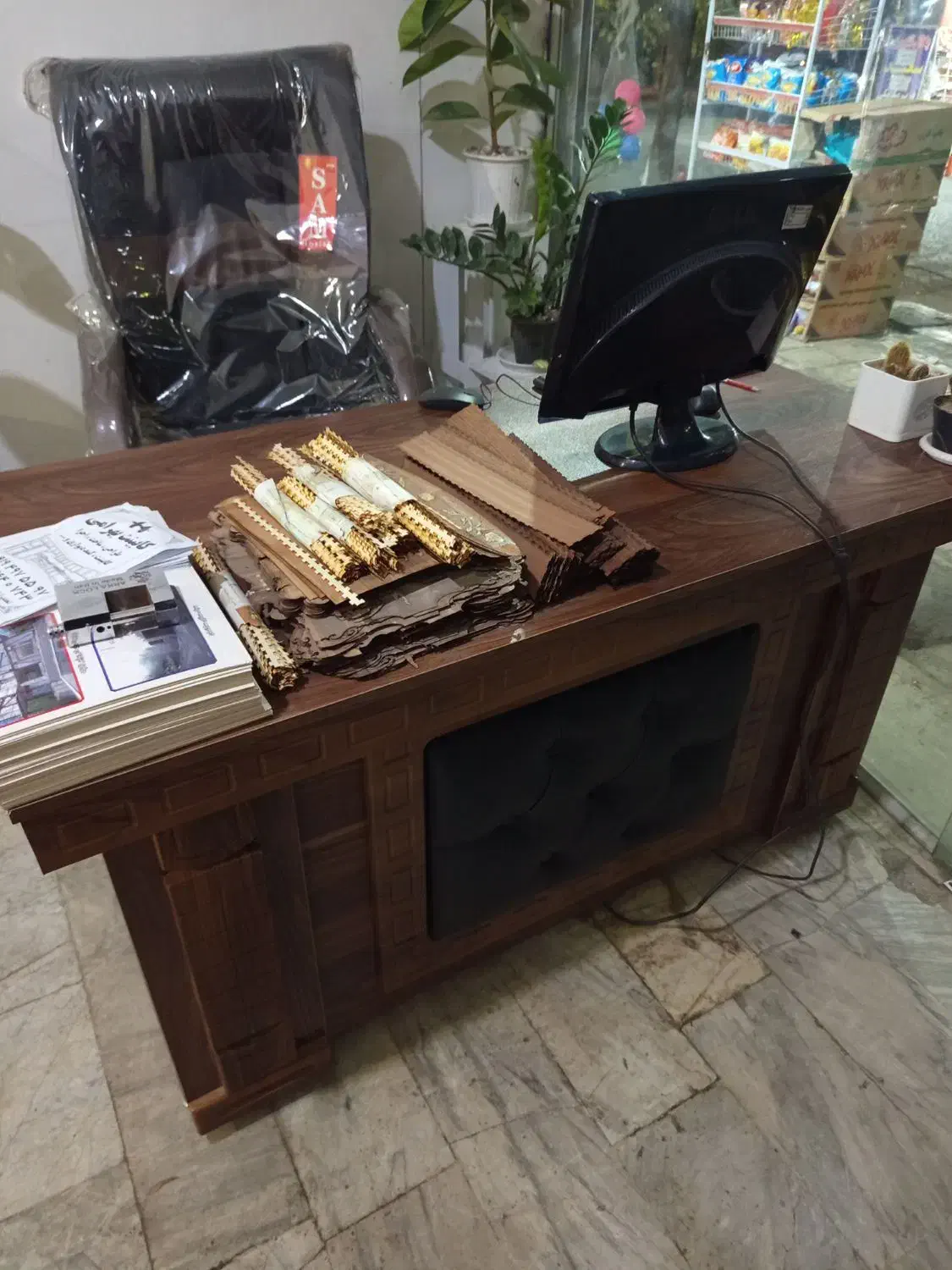 صندلی اداری و میز مدیریت|دفتر کار|بومهن, |دیوار