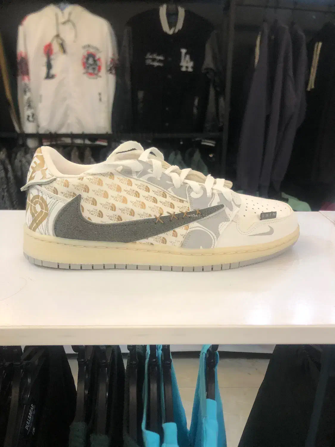 کتونی نایک تراویس ویتنامی|کیف، کفش، کمربند|ایلام, |دیوار