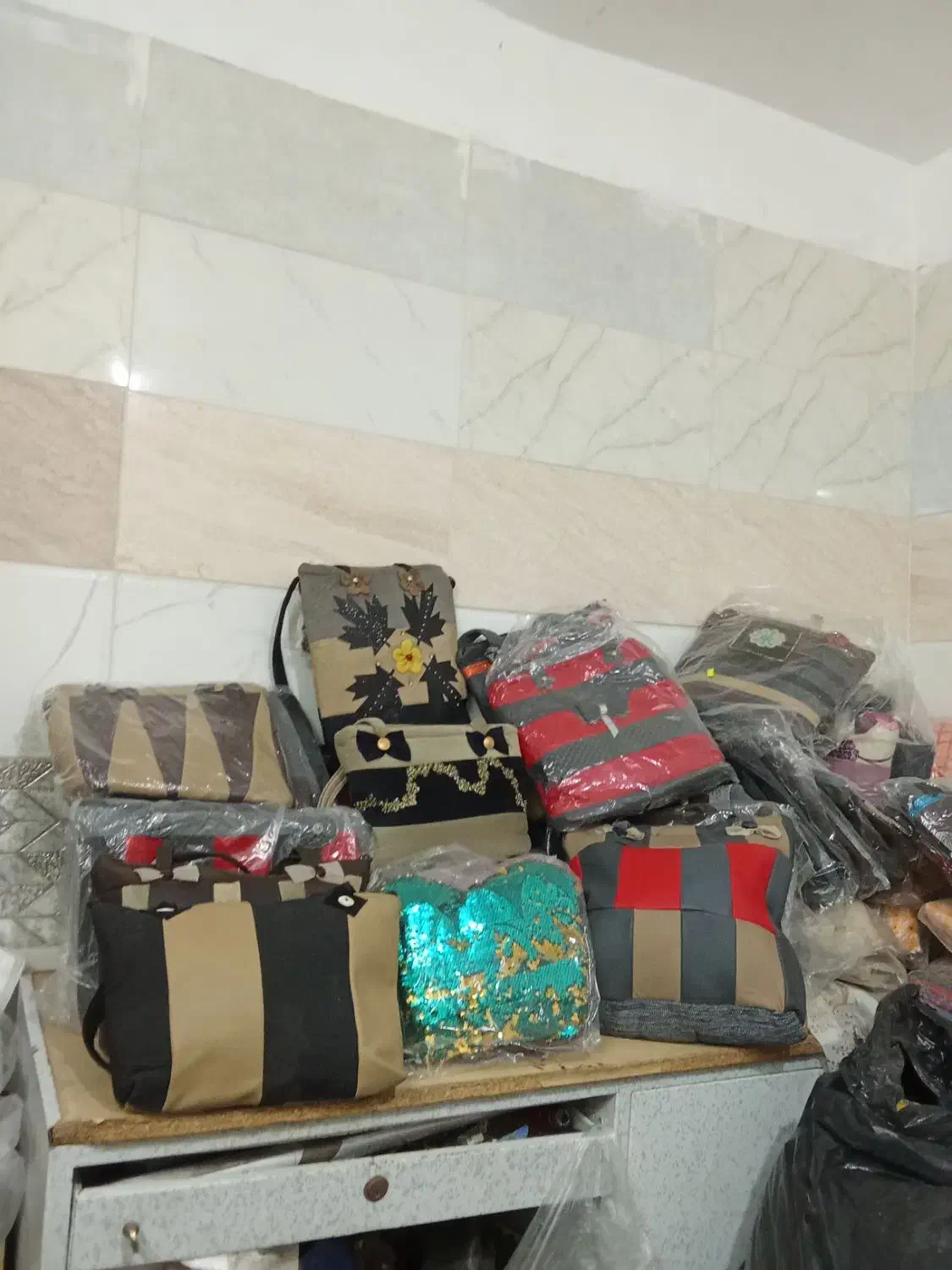 کیف|کیف، کفش، کمربند|یزد, |دیوار