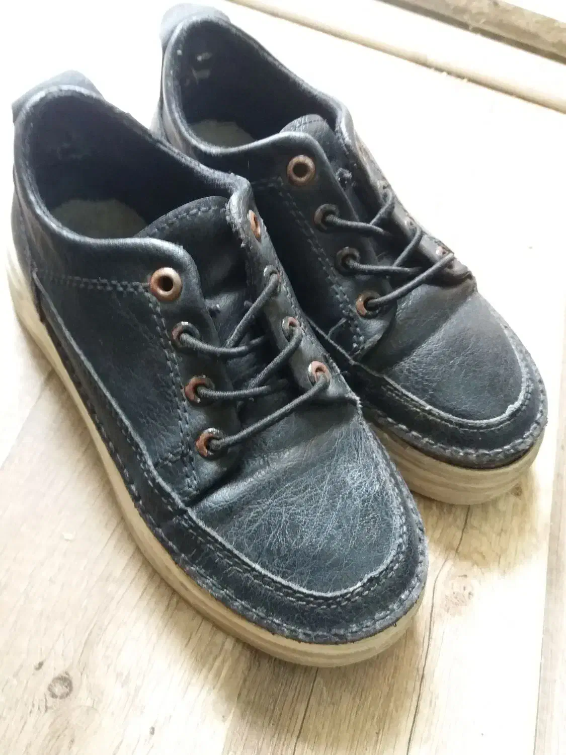 کتانی قفل دار پسرانه درحدنو|کفش و لباس بچه|رشت, منظریه|دیوار