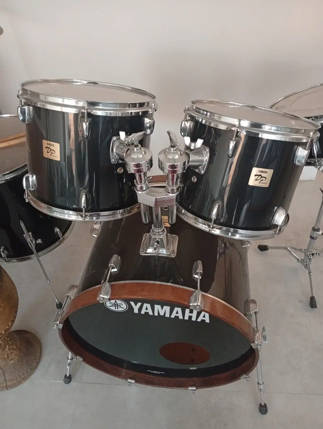 درام یاماها|درام و پرکاشن|رودهن, |دیوار