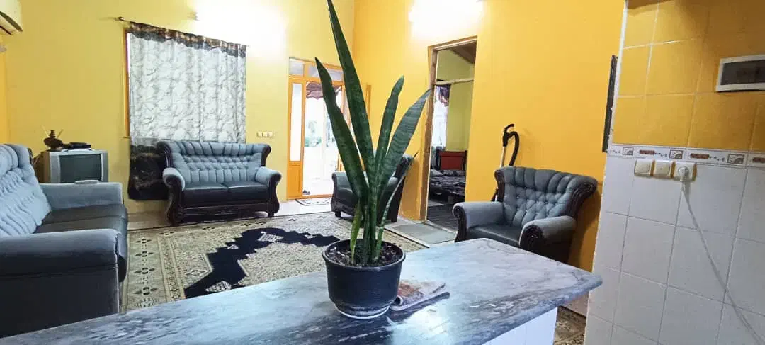 ۵ اتاق اجاره ای روزانه شبانه مناسب آگهی رو بخونید|اجارهٔ کوتاهمدت ویلا و باغ|رشت, جانبازان|دیوار