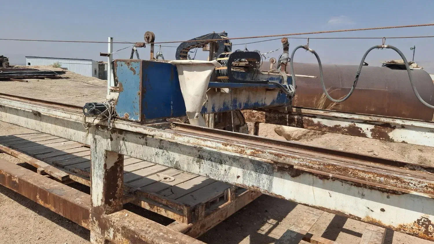 نرده زن،صراحی زن چهارگوش|ماشین‌آلات صنعتی|میمه, |دیوار