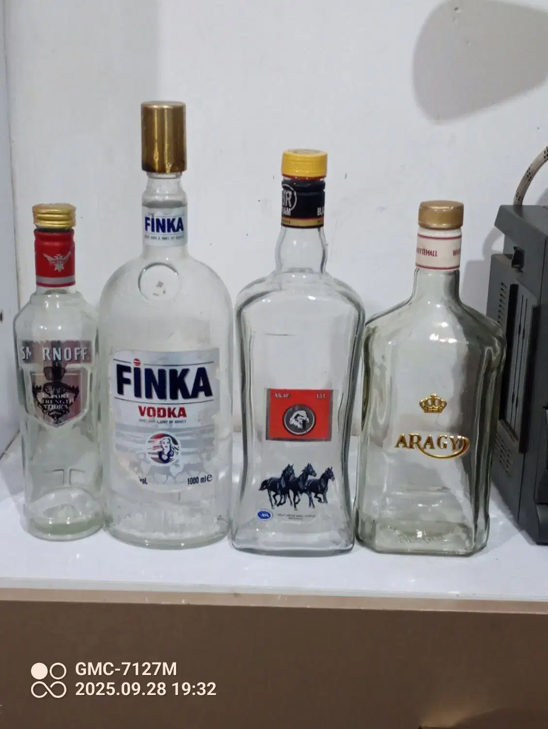 بطری اب|کلکسیون اشیاء عتیقه|مشهد, میان ولایت|دیوار