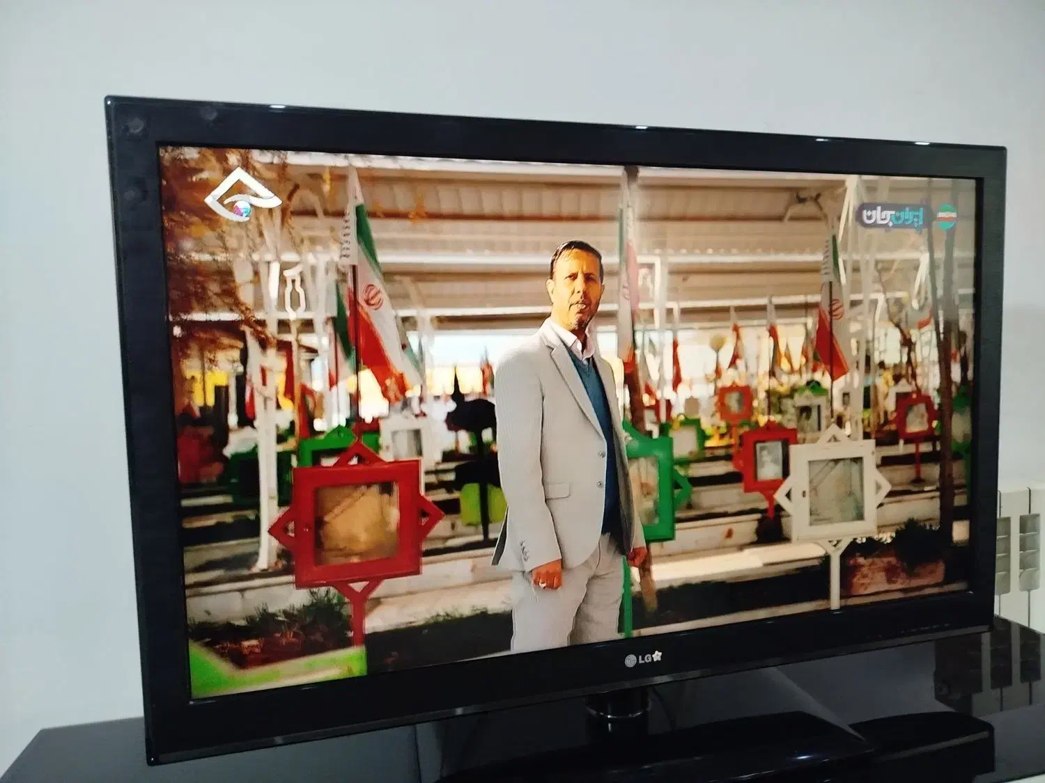 ال جی 42 اینچ|تلویزیون و پروژکتور|قائم‌شهر, |دیوار