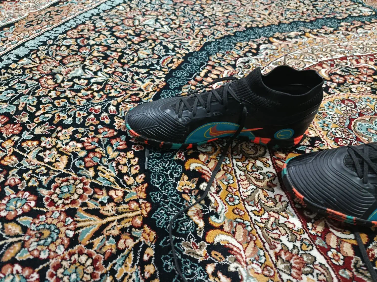 کفش پسرانه|کیف، کفش، کمربند|صدرا-فارس, فاز ۱|دیوار