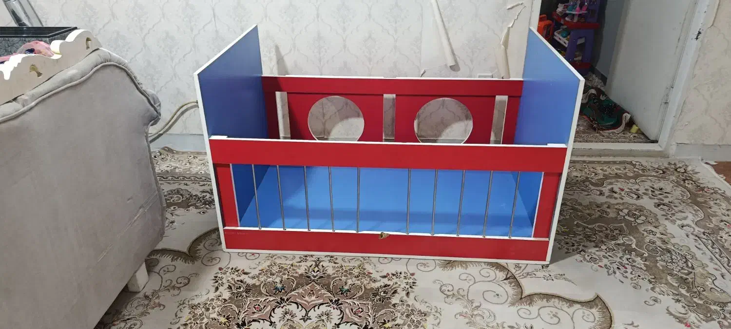 تخت کودک.قیمت۳۵۰هزار|تخت و صندلی بچه|بروجن, |دیوار