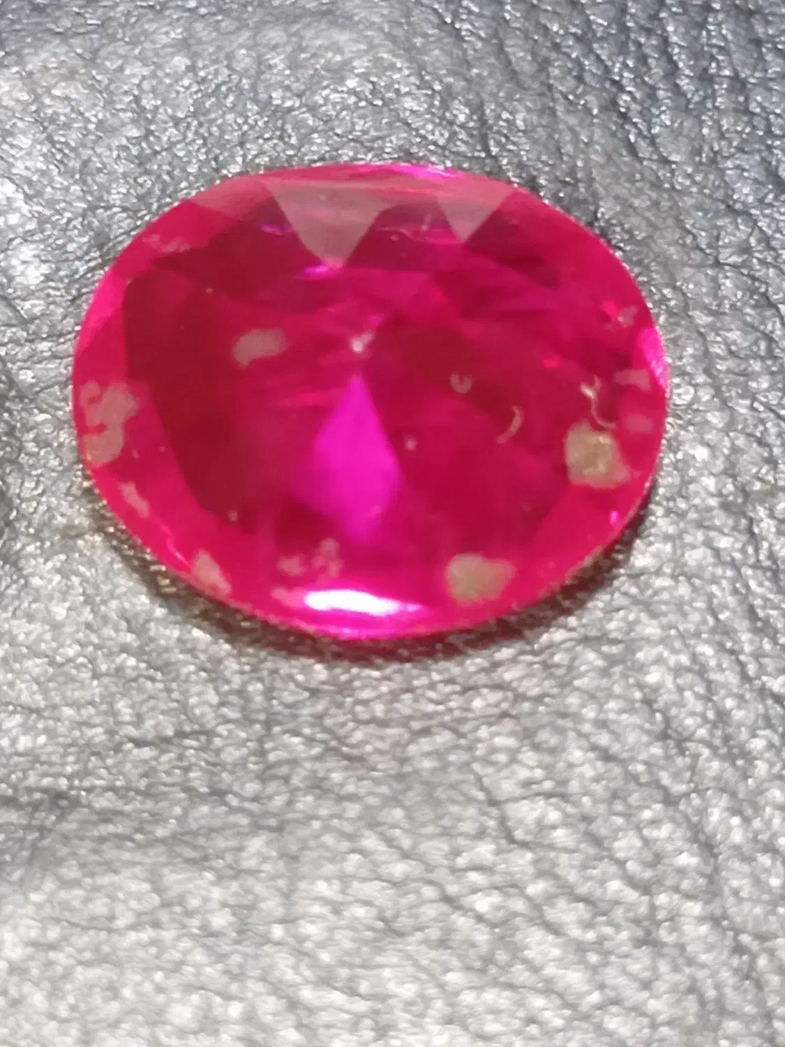 یاقت سرخ|جواهرات|شاهینشهر, گزبرخوار|دیوار