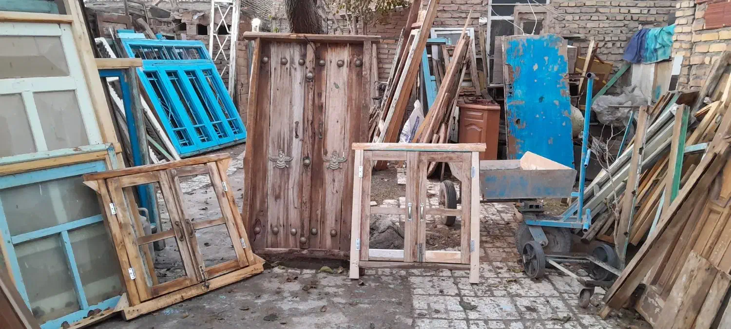 درب وپنجره چوبی قدیمی|مصالح و تجهیزات ساختمان|باقرشهر, |دیوار