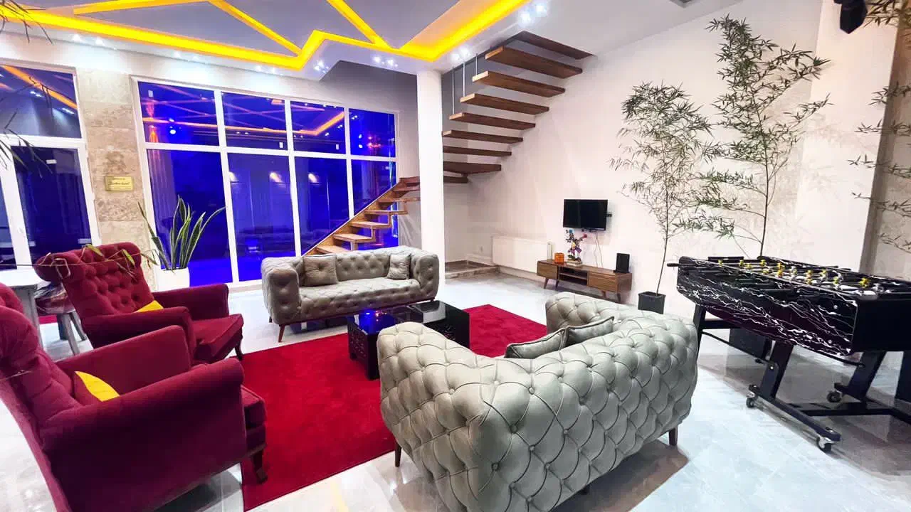 اجاره ویلا استخردار سه خوابه شیک شهرکی در انزلی|اجارهٔ کوتاه‌مدت ویلا و باغ|رشت, معلم|دیوار