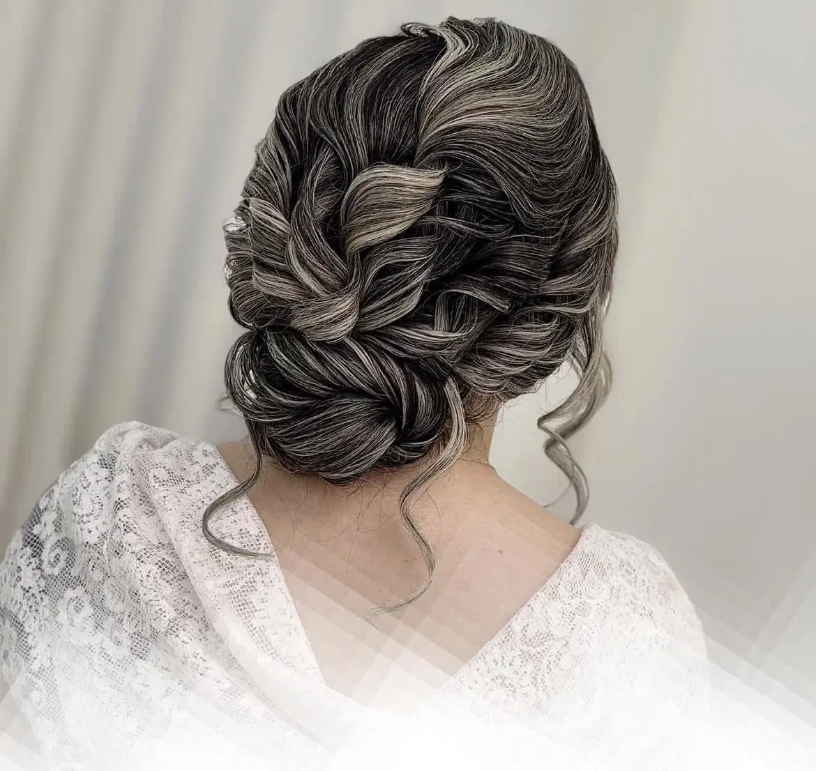 خدمات تخصصی شنیون فقط 300|خدمات آرایشگری و زیبایی|الوند, |دیوار