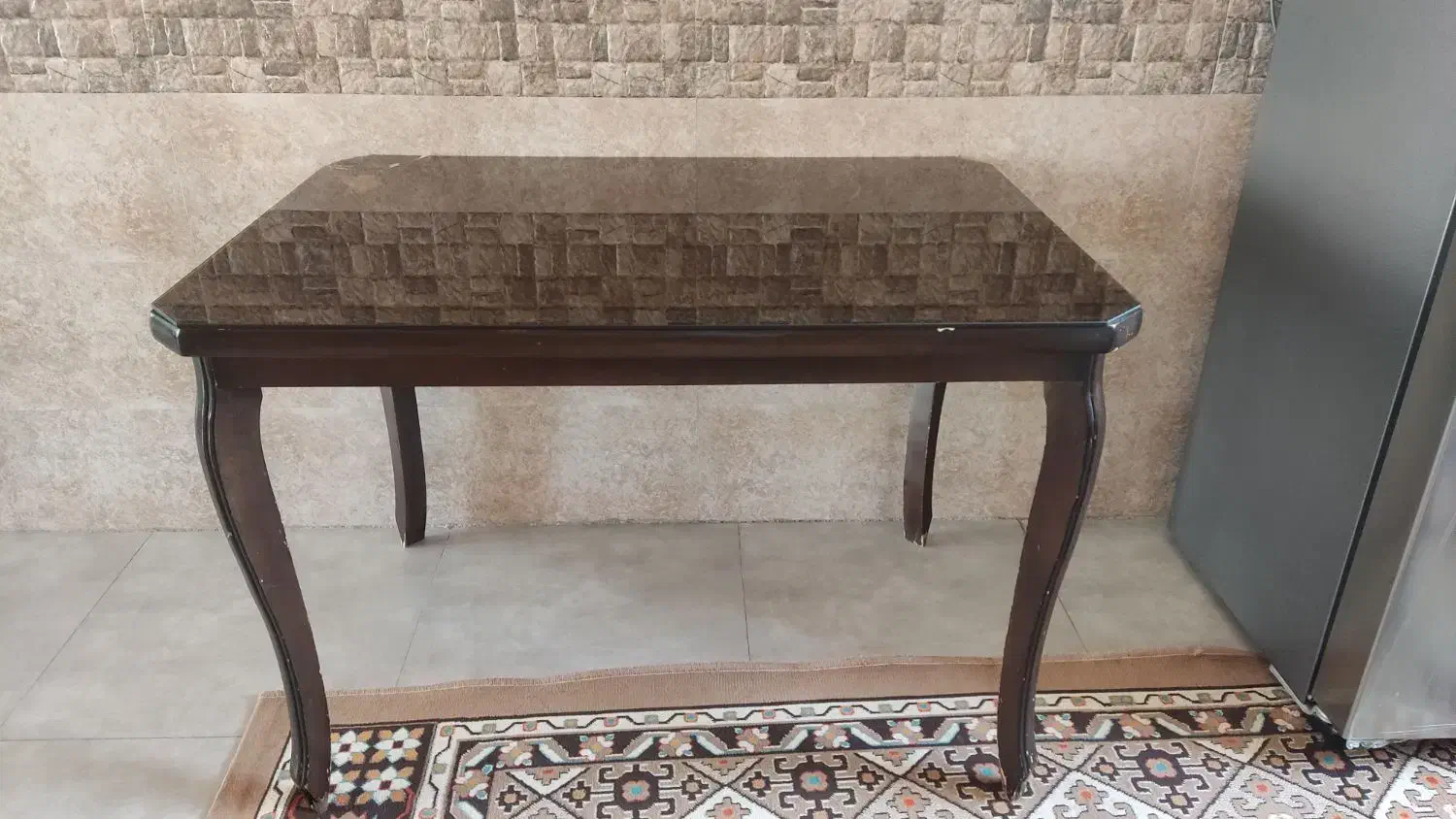 میز|میز و صندلی غذاخوری|اصفهان, کوی ولی عصر|دیوار